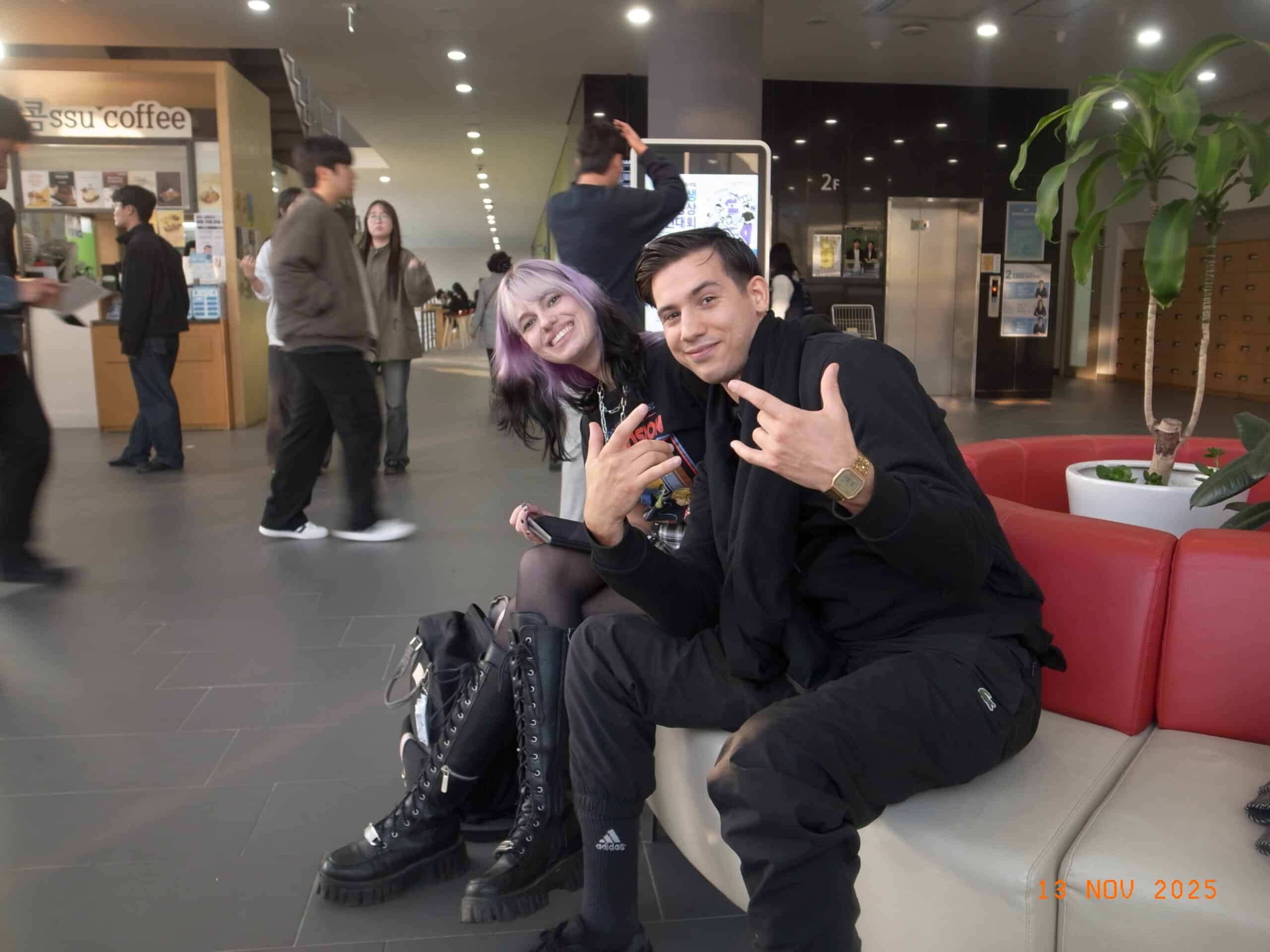 Unplugged Seoul — film camera, walking Seoul